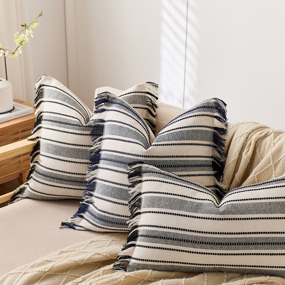 Fringed cushion deco pillow with elegant edge tasselling